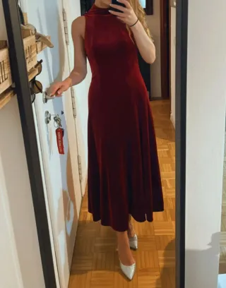 Vestido midi largo terciopelo rojo burdeos Zara