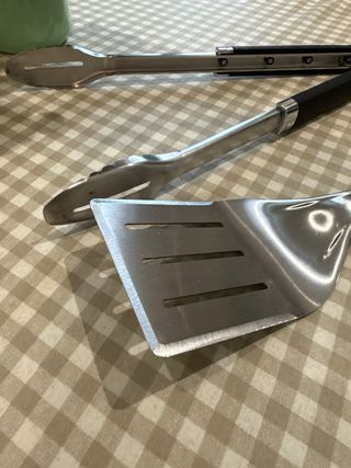 Juego Barbacoa Weber Espátula y Pinzas