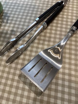 Juego Barbacoa Weber Espátula y Pinzas