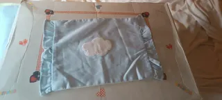 Ropa de cuna con diseño infantil