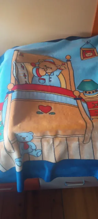 Ropa de cuna con diseño infantil