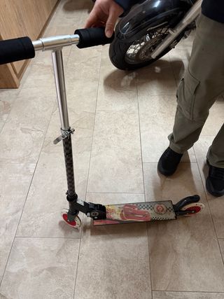 Patinete infantil con diseño de Rayo McQueen