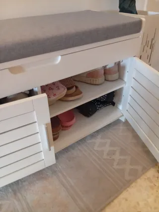 Banco zapatero con cojín gris