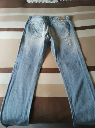 Pantalón vaquero Pull&Bear desgastado