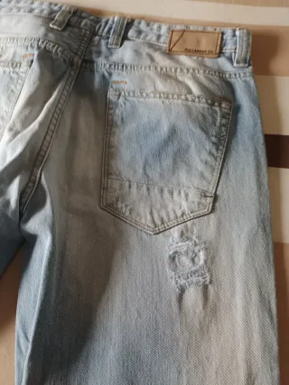 Pantalón vaquero Pull&Bear desgastado
