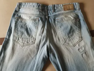 Pantalón vaquero Pull&Bear desgastado