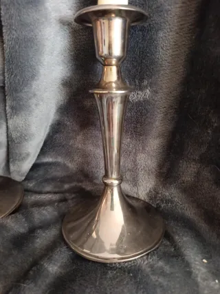 Candelabros de metal plateado y dorado