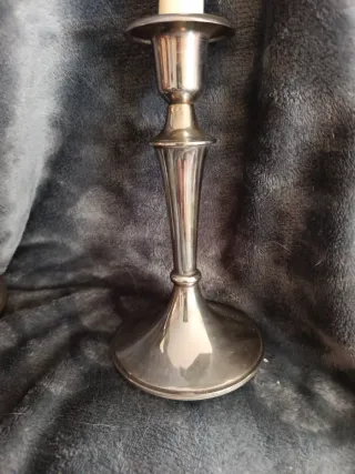 Candelabros de metal plateado y dorado