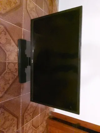 Televisor NPG Negro con Mando