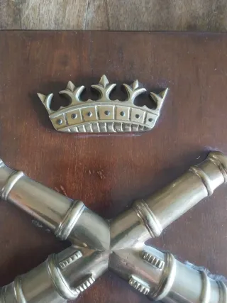 Metopa militar artillería corona cañones