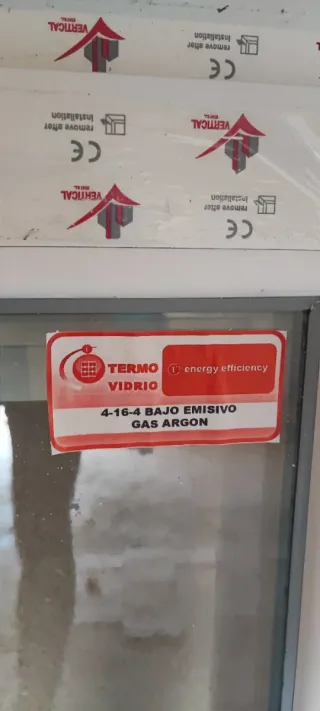 Ventana oscilobatiente PVC blanca