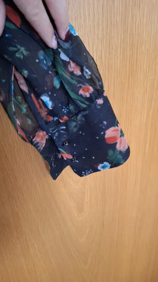 Blusa Mango floral con lazada