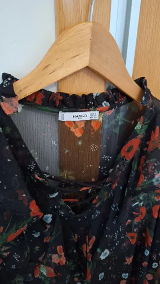 Blusa Mango floral con lazada