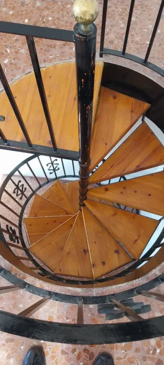 Escalera de caracol de madera