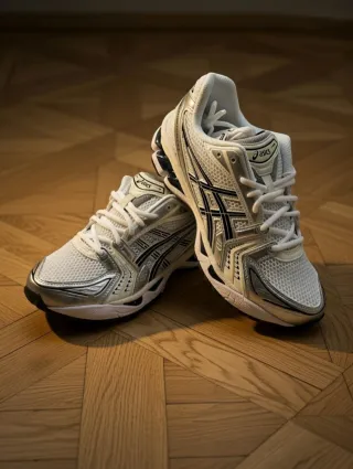 Asics Gel Kayano 14 Talla 41 Plata/Blanco