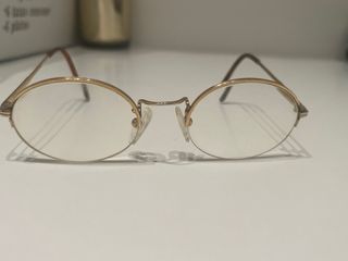 Montura de gafas clásica dorada y marrón