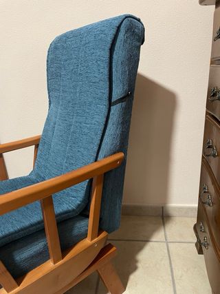Sillón balancín madera y tela