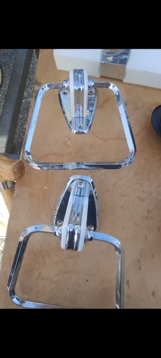 2 Toalleros de metal y plástico