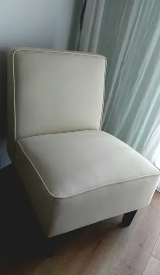 Butaca sillón beige tela salón dormitorio