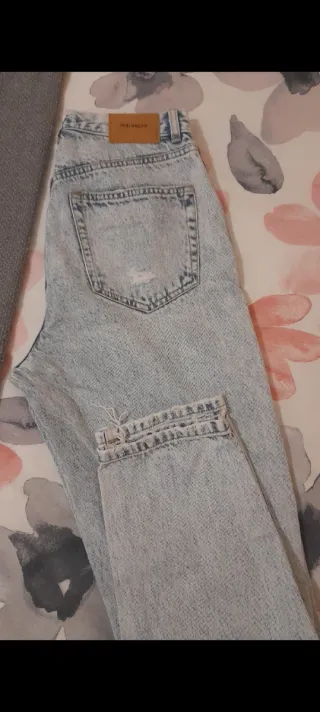 Pantalón vaquero mujer desgastado
