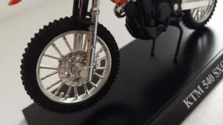 Moto KTM 540 SXC. Maisto.