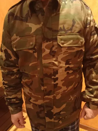 Chaqueta militar invierno talla L sin usar