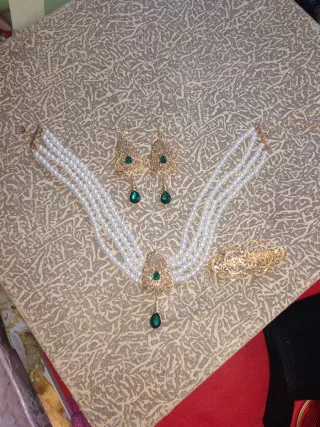 Conjunto Aderezo Fallera Perlas y Piedra Verde