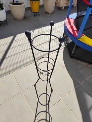 Soporte metálico para macetas