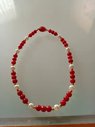 Girocollo perle rosse e bianche
