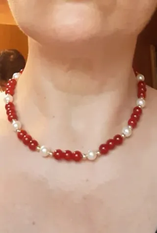 Girocollo perle rosse e bianche