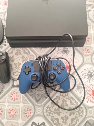 PS4 1TB Negra Slim + mando original + mando compat