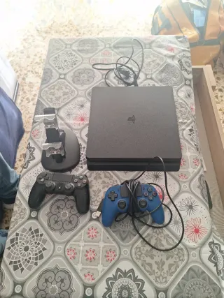 PS4 1TB Negra Slim + mando original + mando compat