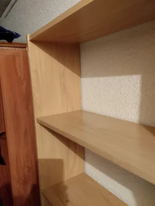 Estantería de madera