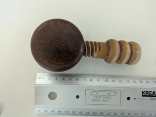 Cascanueces de madera