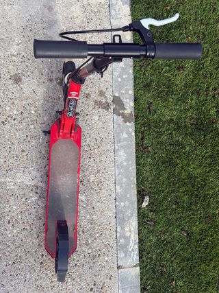 Patinete infantil rojo con poco uso