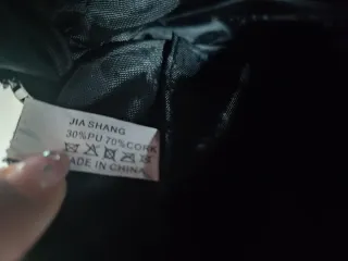 Bolso redondo corcho impermeable en tonos marrones