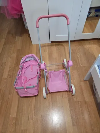 Carro de muñecas rosa.