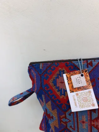 Pochette etnica blu e rossa