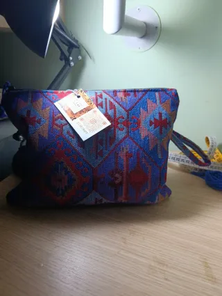Pochette etnica blu e rossa