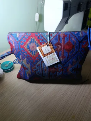 Pochette etnica blu e rossa
