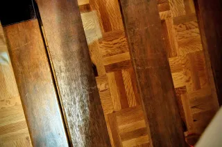 Cama matrimonio y dos mesitas Maison Coloniale