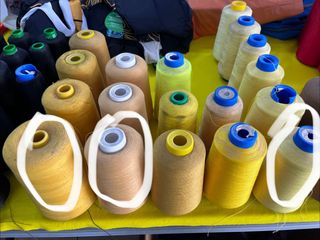 Hilo Nuri Poliéster Rosa y Rojo