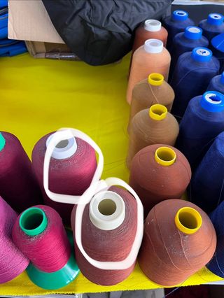 Hilo Nuri Poliéster Rosa y Rojo