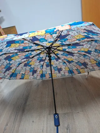 Paraguas divertido con estampado de gatos