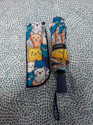 Paraguas divertido con estampado de gatos