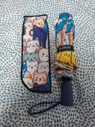 Paraguas divertido con estampado de gatos