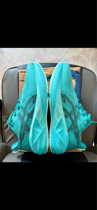 Zapatillas ASICS Novablast 5 Talla 43.5