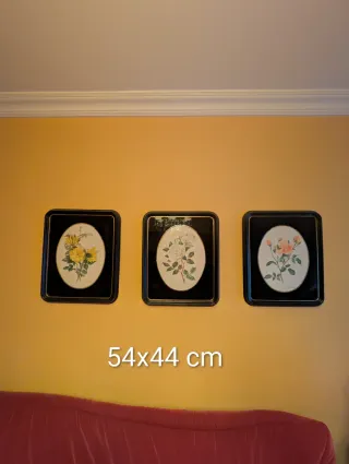 Cuadro floral negro de madera y lacado