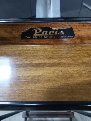 Galán de noche madera y metal