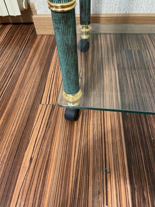 Mesa auxiliar cristal y metal con ruedas